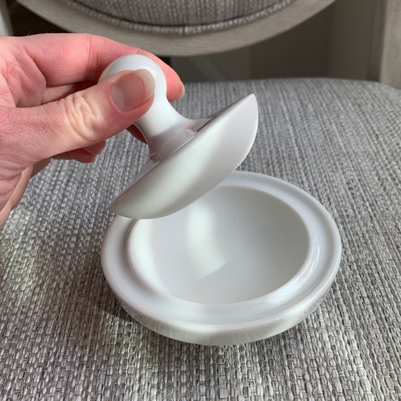 HIC Porcelain Flying Saucer Mortar and Pestle - Picture 2 of 6